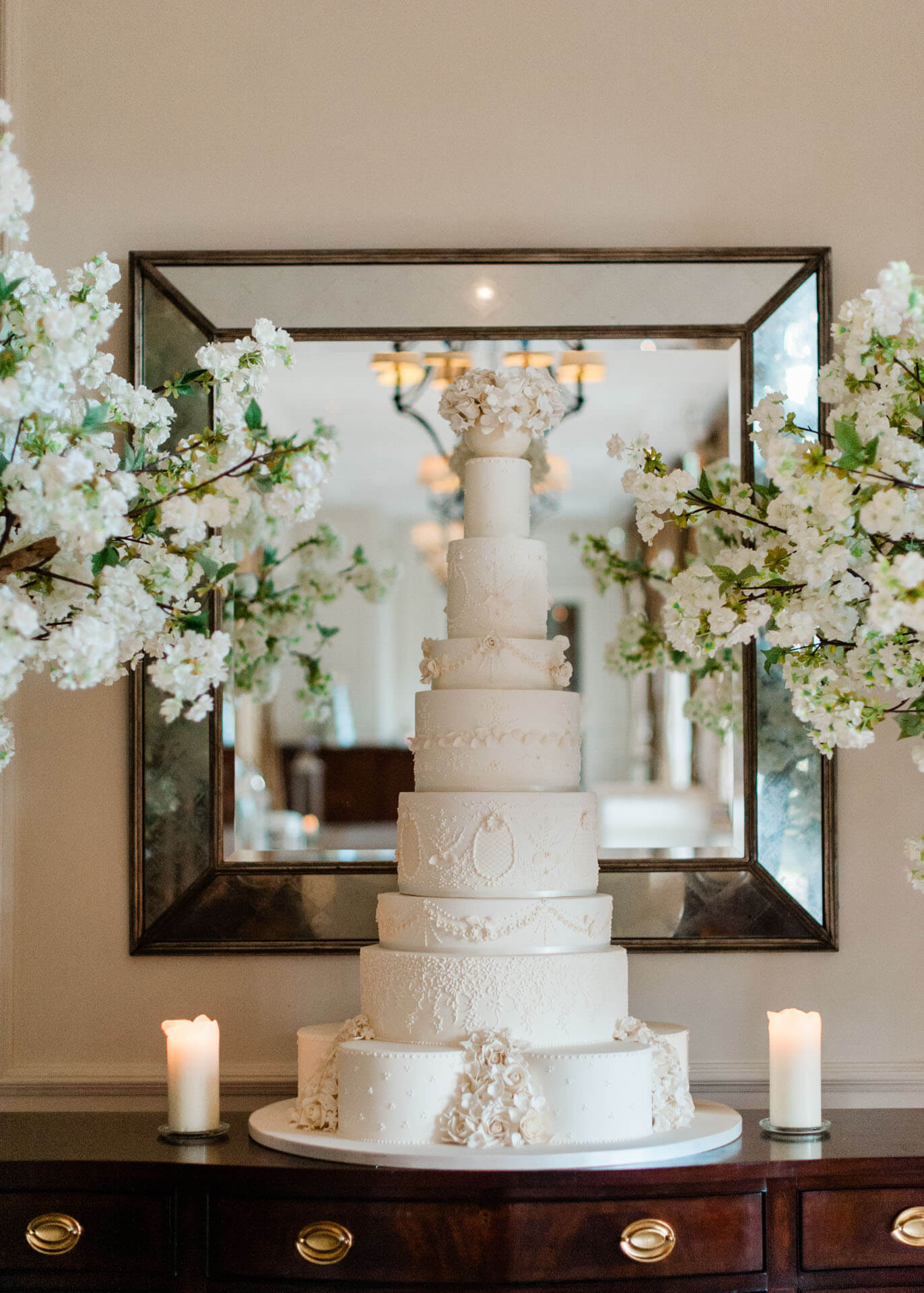 By Yevnig High-end Wedding Cakes Ria Elaina Four Seasons Hampshire Kate Nielen Photography