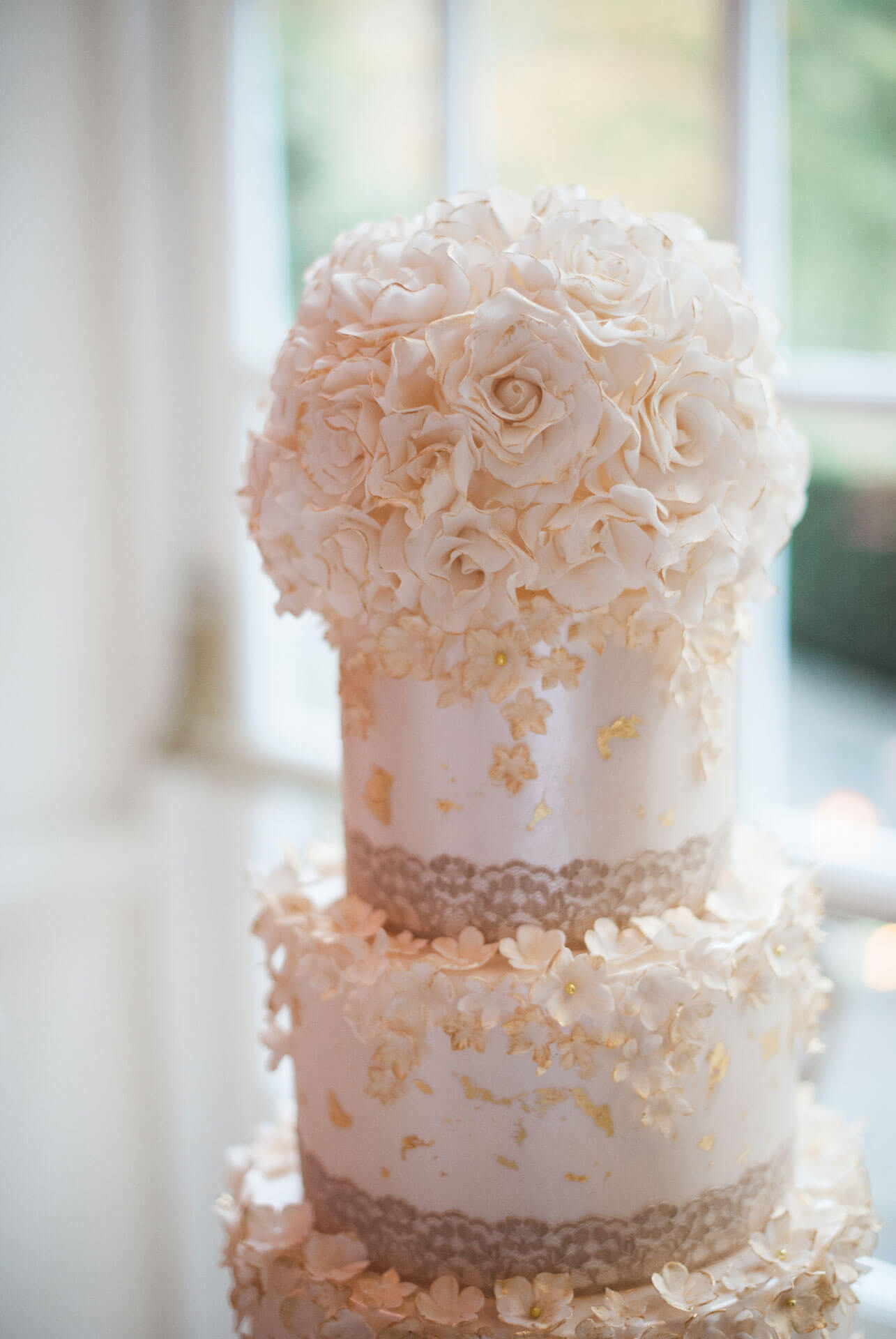 By Yevnig Luxury Wedding Cakes 151108 Golden Rose Elegance 