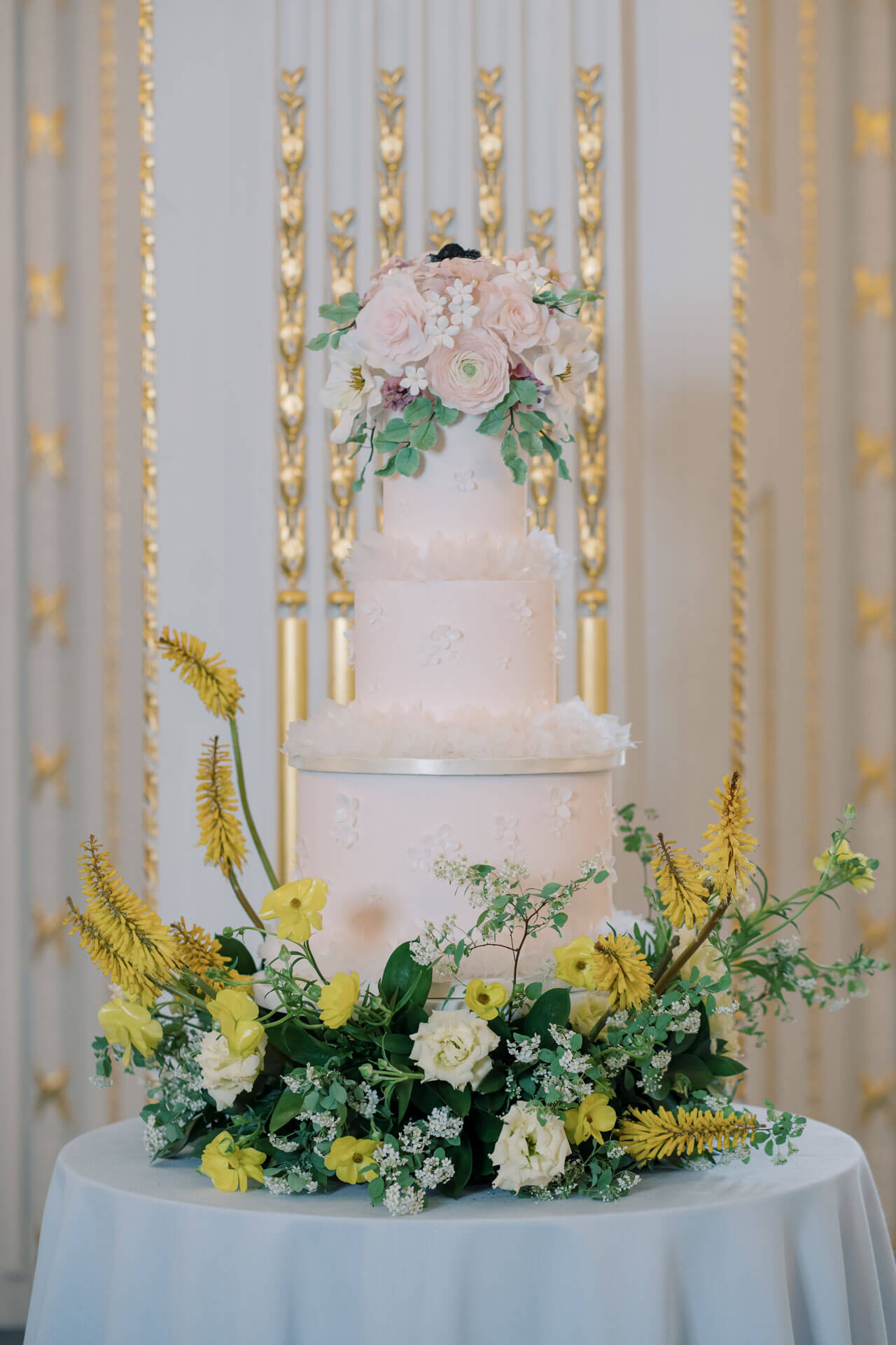 By Yevnig Luxury Wedding Cakes Sophia Mandarin Oriental Photo - andyourstory.com