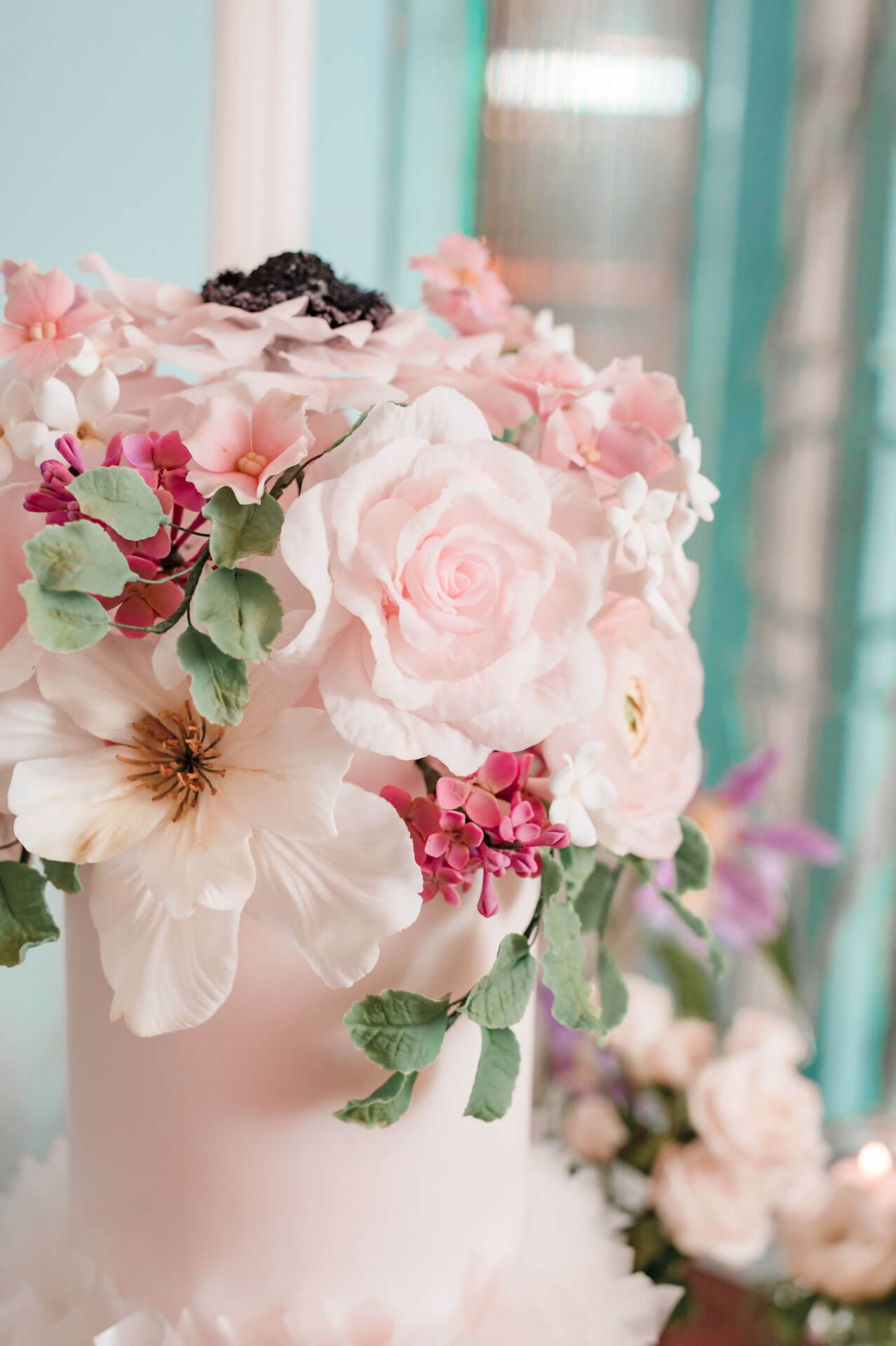 By Yevnig Luxury Wedding Cakes Sophia The Lanesborough Chelsea White Photography (Flower detail)
