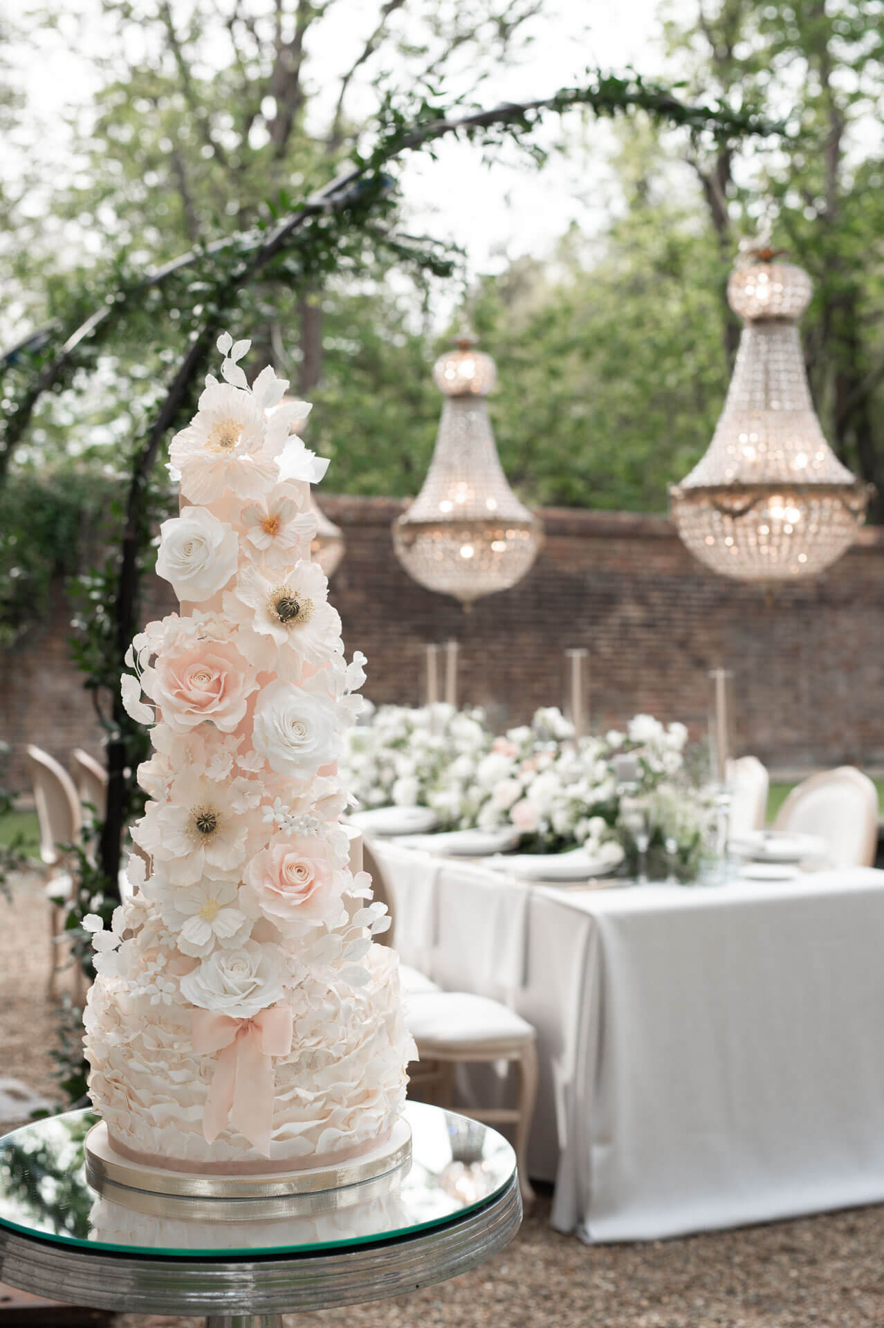 Angelica By Yevnig Luxury Wedding Cakes Wooton House, Chelsea White Photography, Luxus Events