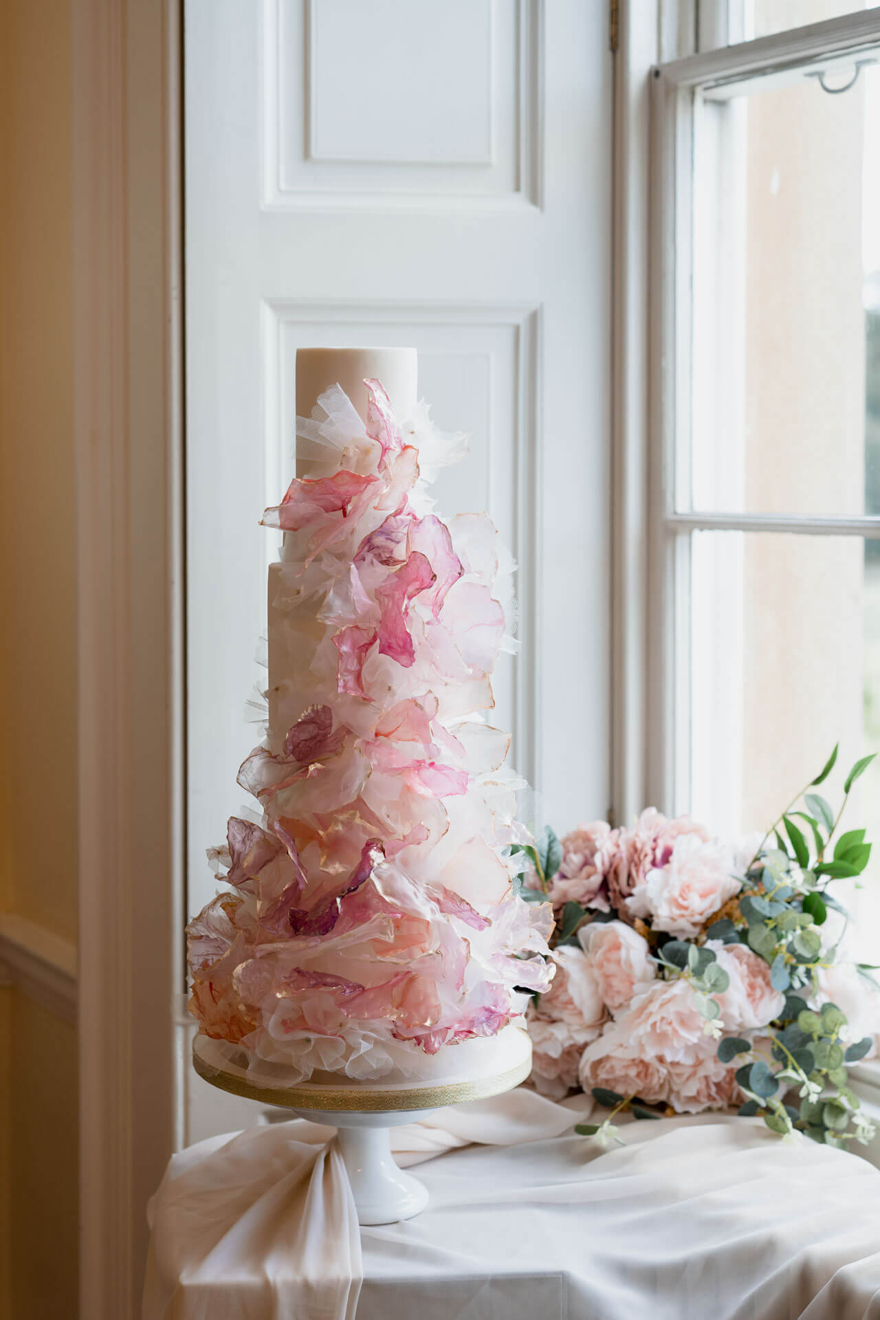 Showstopping Wedding Cakes By Yevnig Anabella Beaverbrook David C Photography
