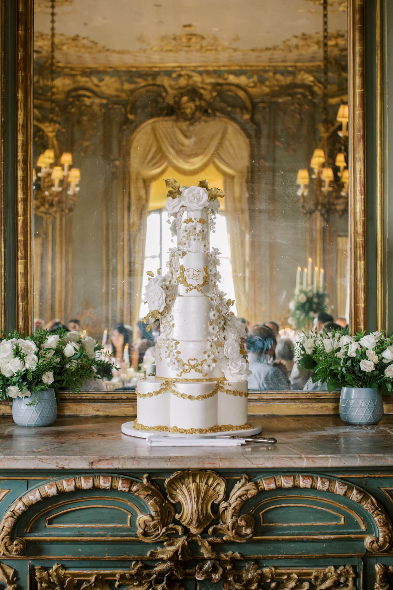 Theodora By Yevnig Luxury Wedding Cakes Cliveden House Wedding Cake Photo by @andyourstory