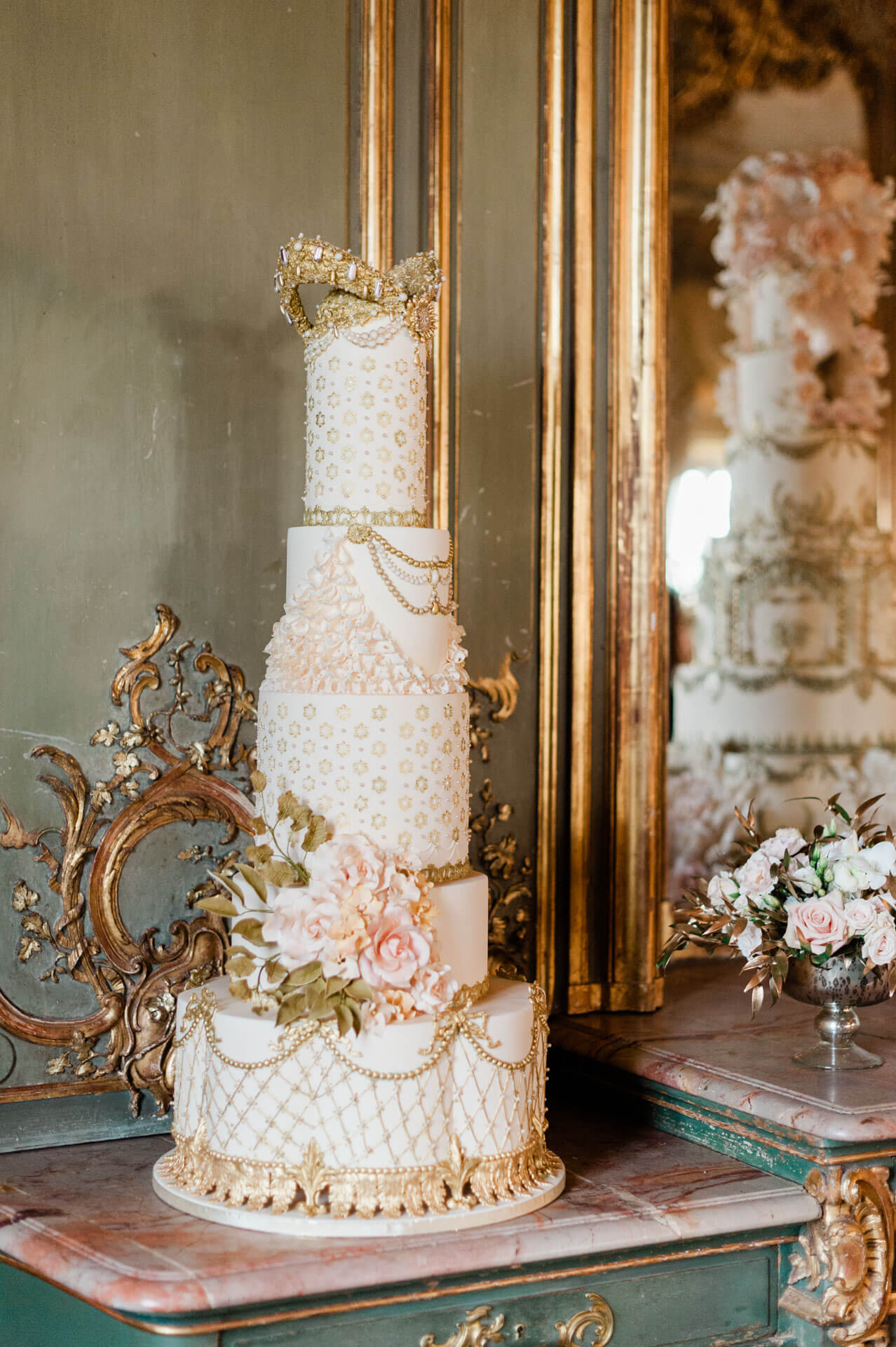 Unique Wedding Cakes By Yevnig Elizabeth Cliveden House Kate Nielen Photography