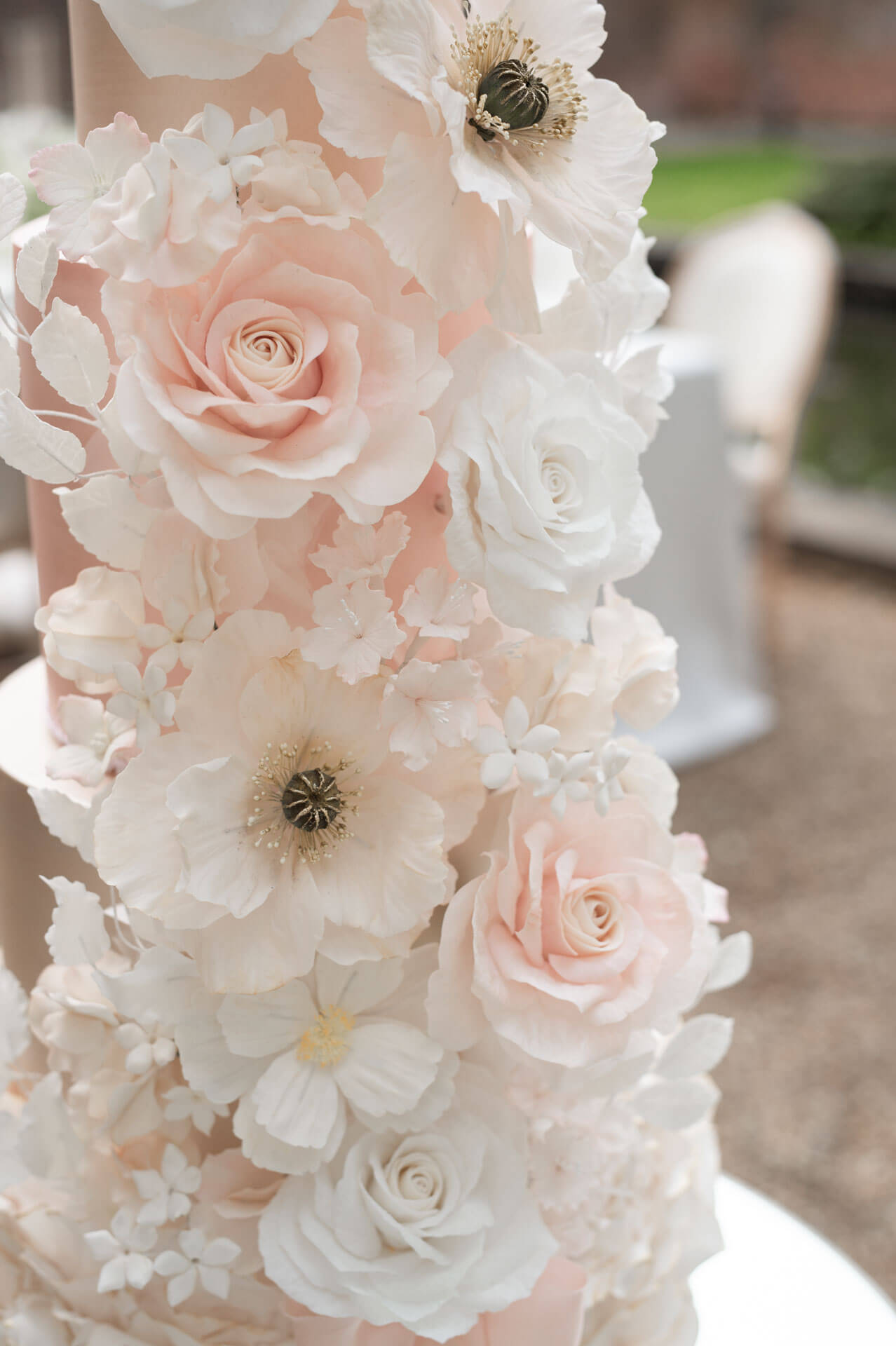 Angelica Flower Detail By Yevnig Luxury Wedding Cakes Wooton House, Chelsea White Photography, Luxus Events