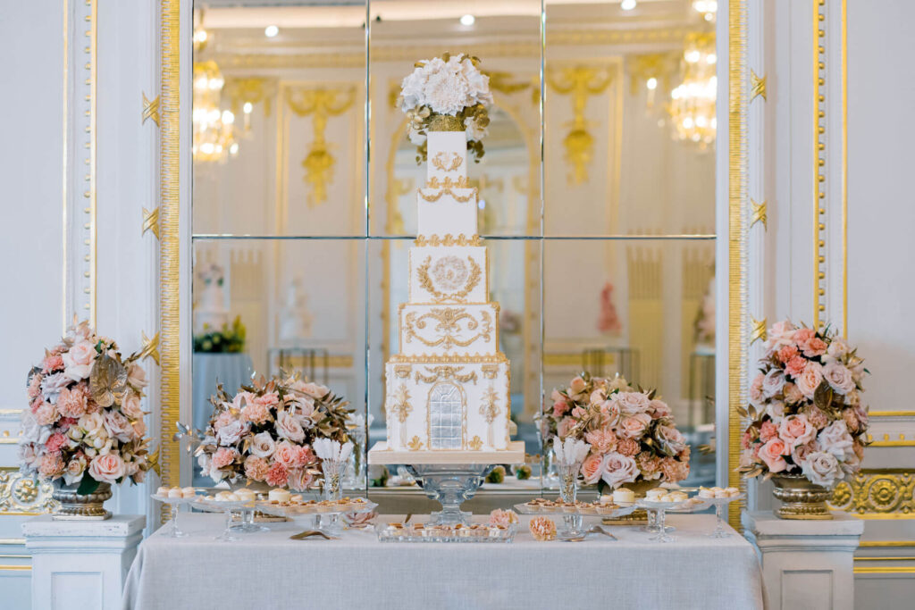 Show-stopping Bespoke Luxury Wedding Cakes - Mandarin Oriental photo by andyourstory.com