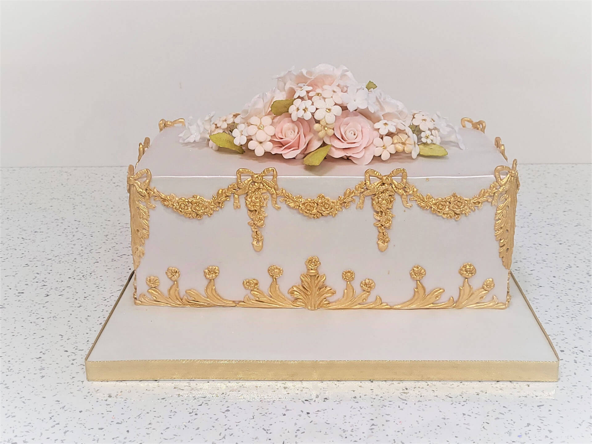 By Yevnig Luxury Special Occasion Cakes