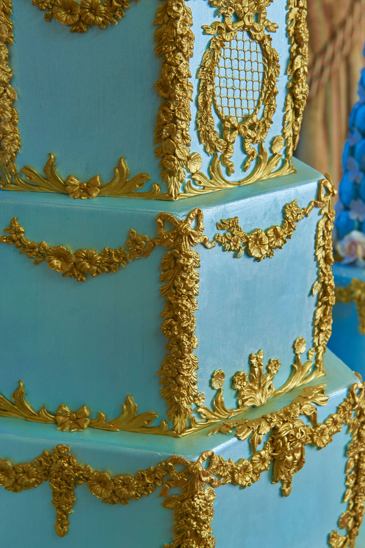By Yevnig Luxury Wedding Cakes -Ritz -Marie Antoniette Cake (detail)