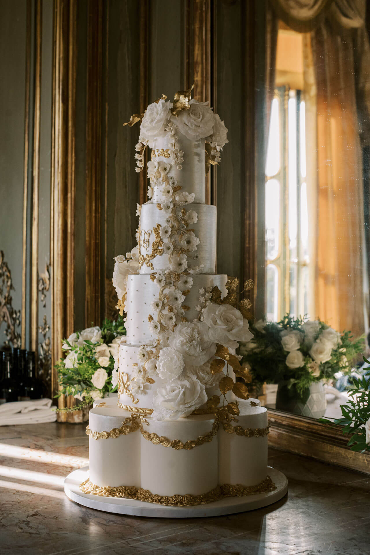 Theodora By Yevnig Luxury Wedding Cakes Cliveden House Photo - andyourstory