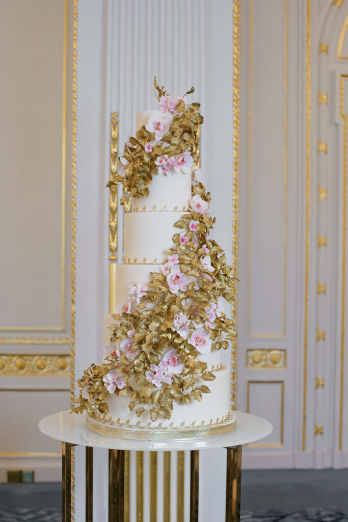 Luxury wedding cake By Yevnig