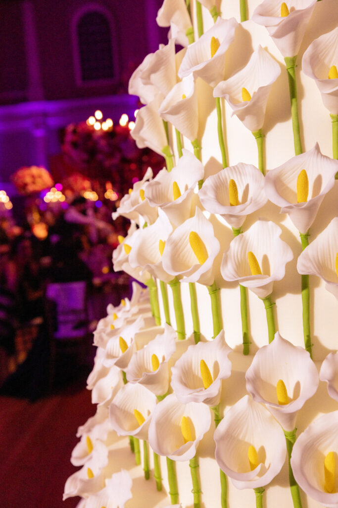Close up of some of the 450 hand-crafted sugar paste calla lilies on a contemporary floral wedding cake By Yevnig.